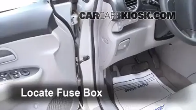 2007 Kia Rondo LX 2.7L V6 Fusible (interior) Cambio